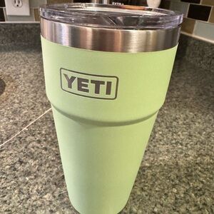YETI Light Green Travel Mug with Clear Lid